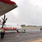 Самолет компании Flightlink после посадки в аэропорту Аруши, Танзания.